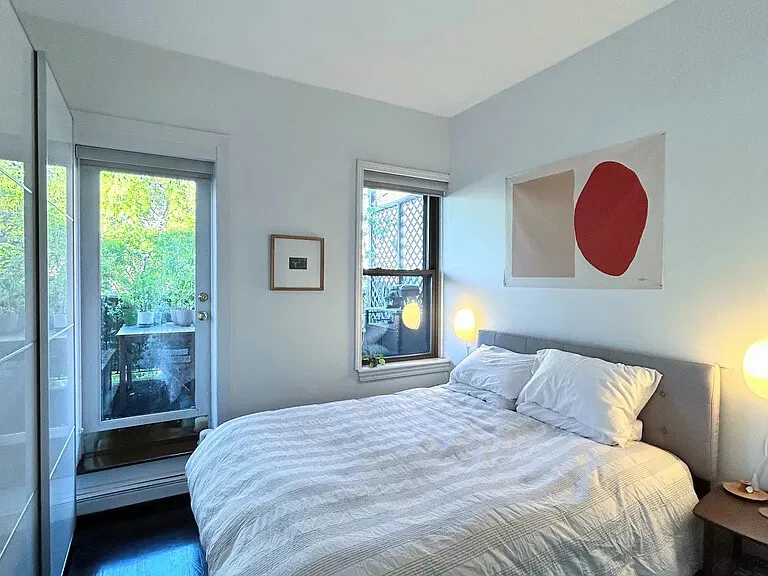 Cozy room in South End Apartment