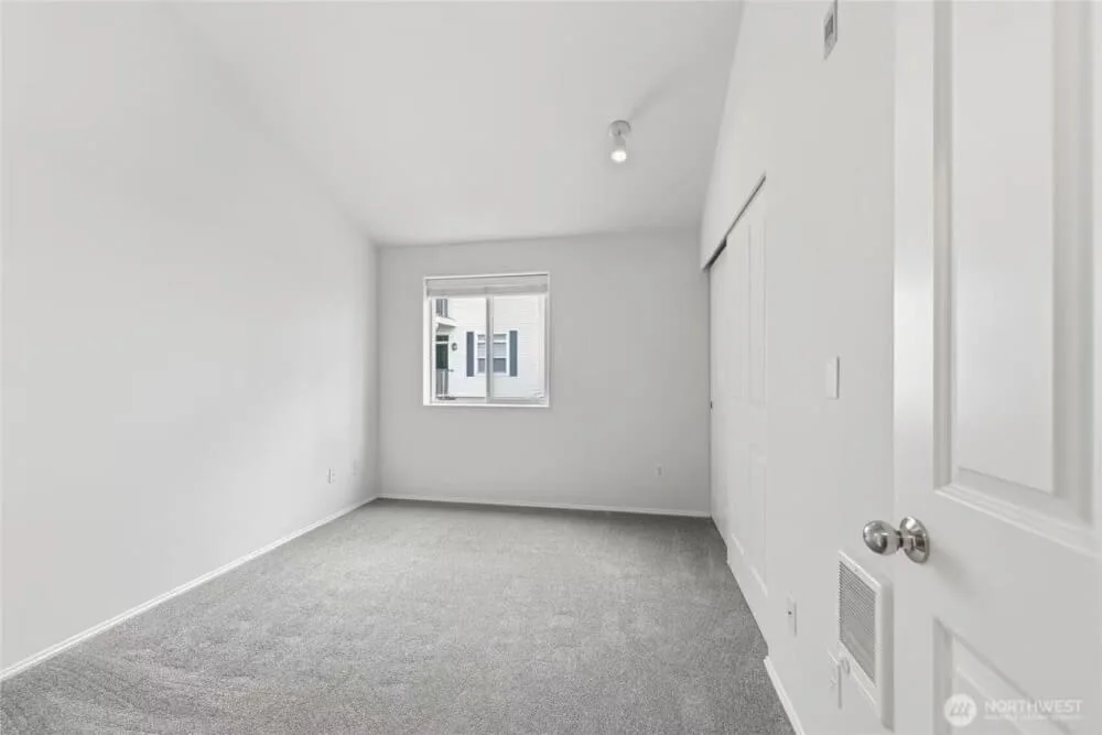 Luxury Secondary Bedroom with Private Bathroom in Bellevue Condo | Next to T-Mobile HQ & T&T!