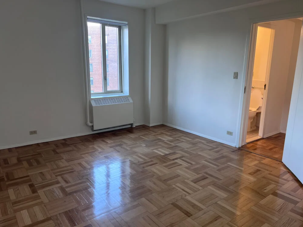 Cozy Master Bedroom in Manhattan