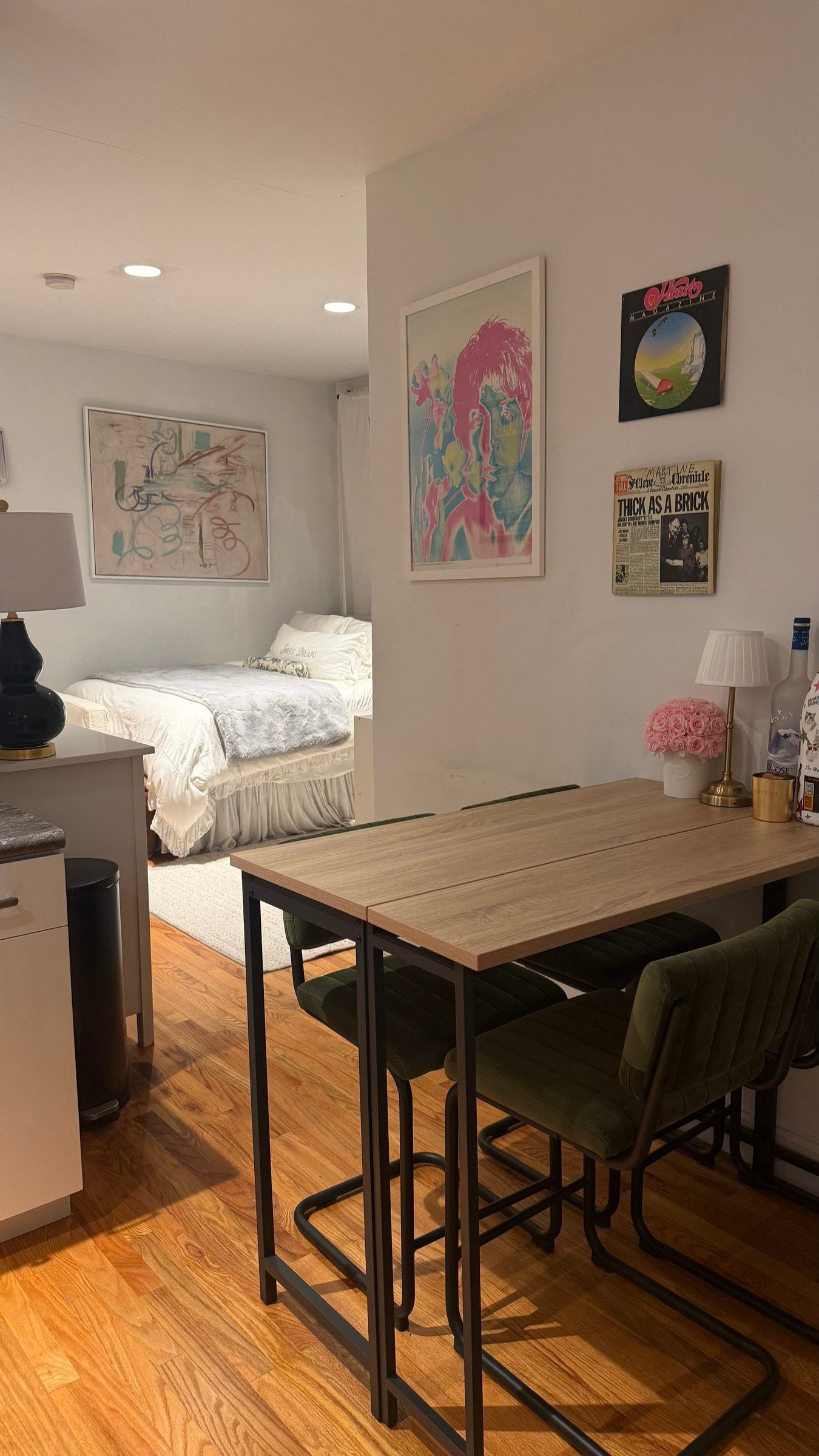 Chic studio in prime Soho / Nolita! Separated bedroom and kitchen. Pet friendly.!