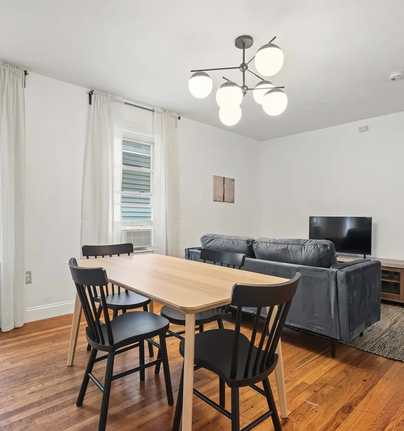 Private room in Oak Square