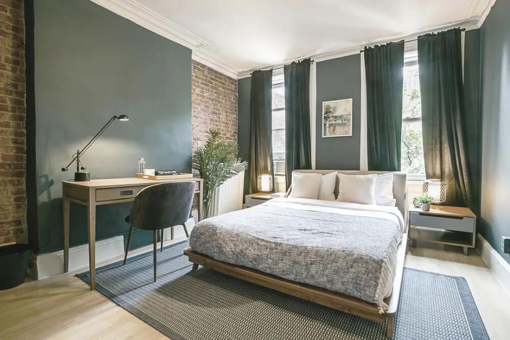Queen room in Hell's Kitchen