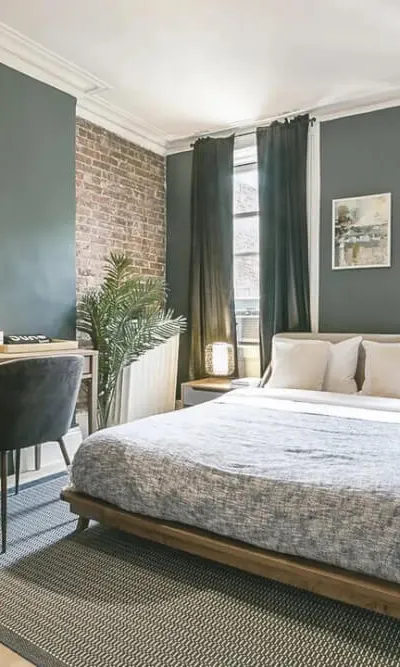 Queen room in Hell's Kitchen