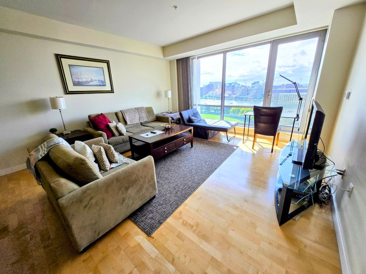 Lrge 1 BR Apt | River View | Modern Bldg | High Fl