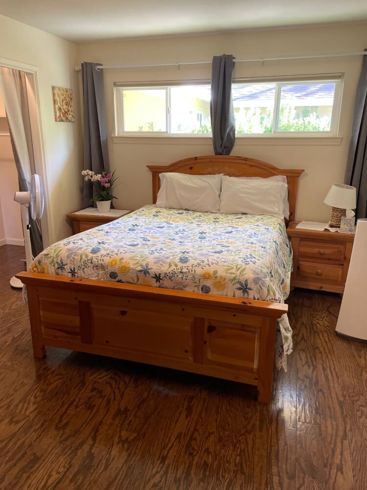 Large room with private bathroom big closet
