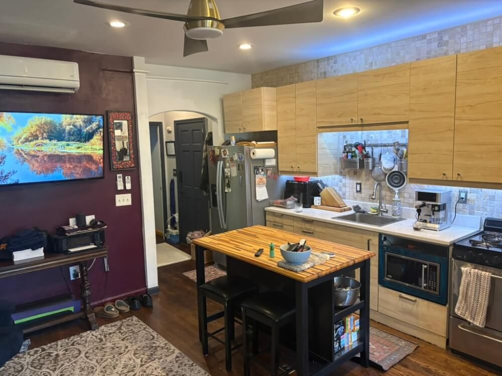 Furnished 1-bedroom Sublet in Secure 2nd Floor Apt (Reduced Rent for Cat Care)