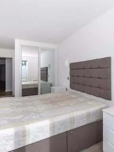 Modern central ensuite bedroom in Spitalfields - Bedroom 1