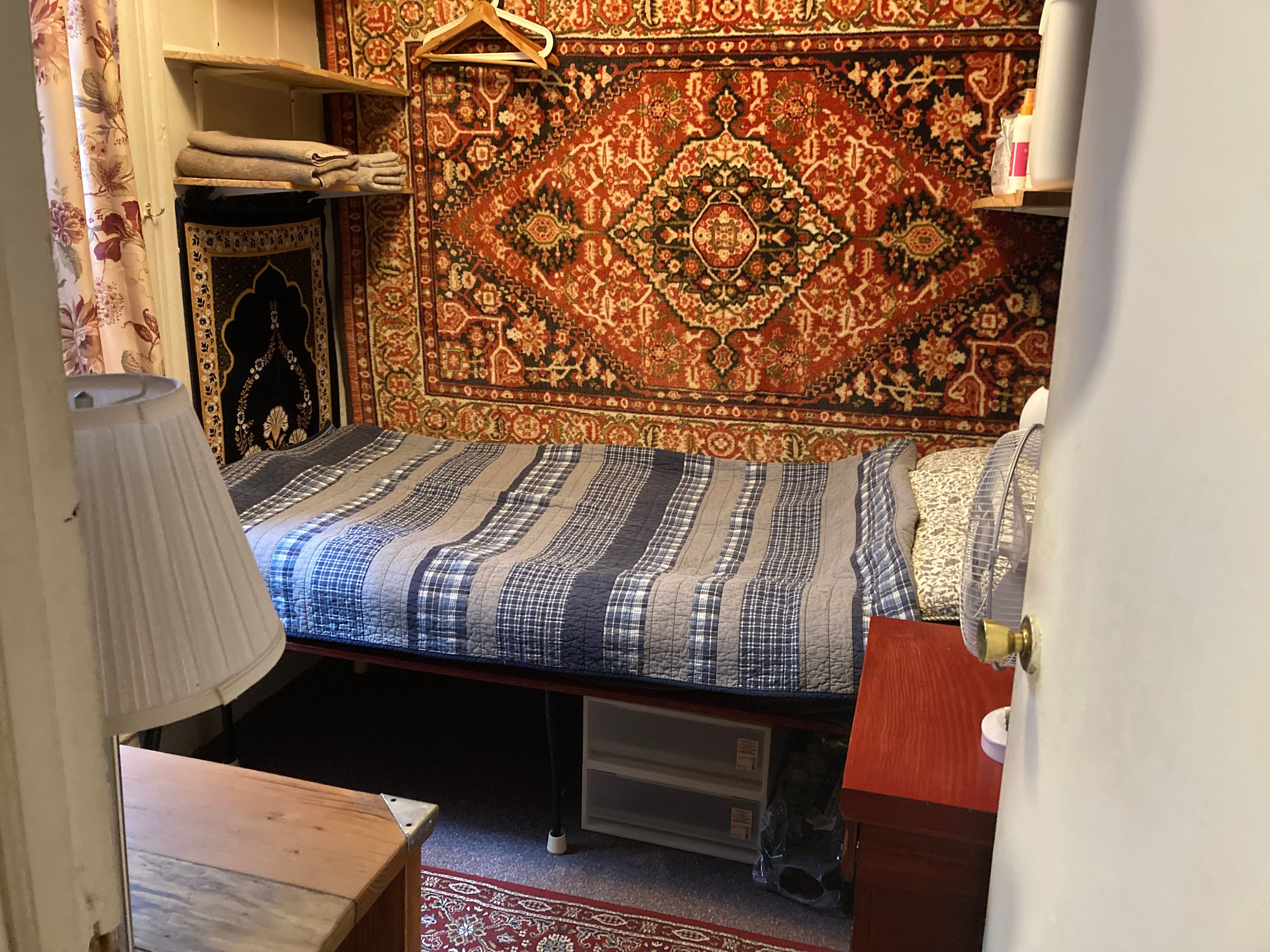 Small private room with fuPrivate room in Hell's K