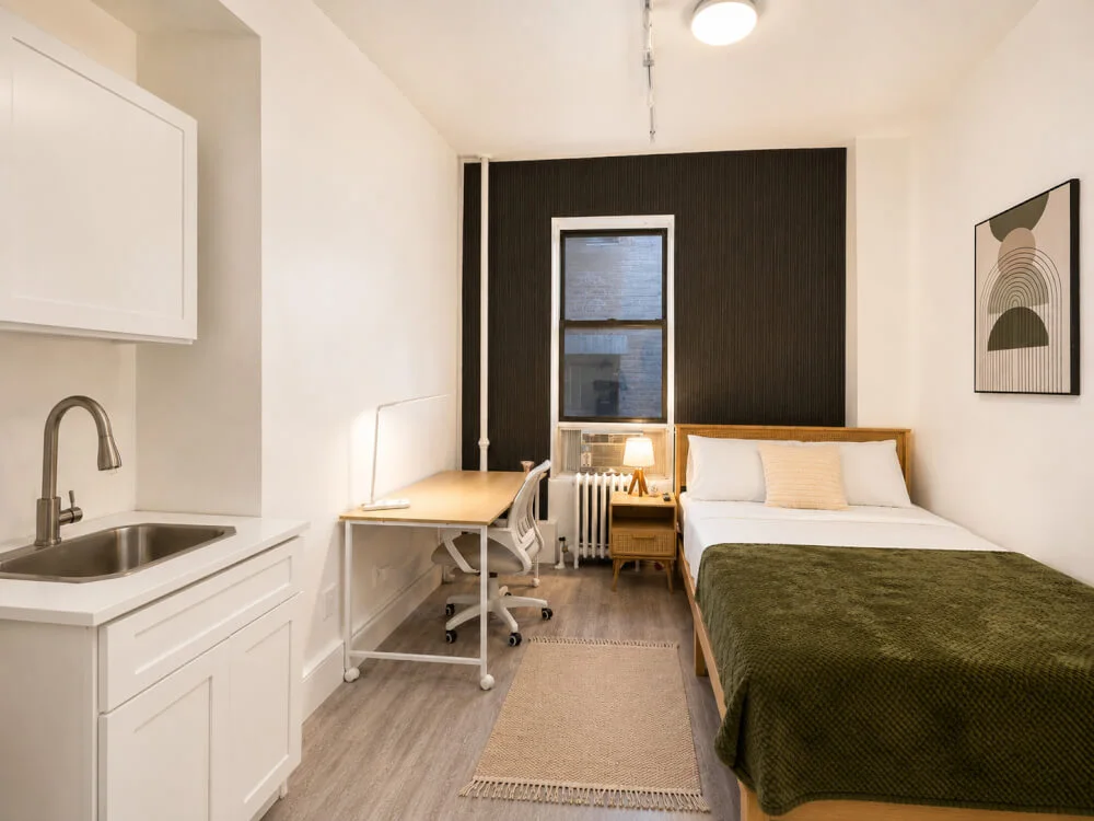 Studio in the Upper West Side (A205-04)