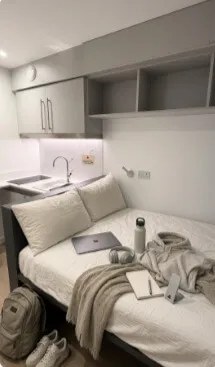 Gold Studio with Garden View for Sublet in Paddington, London | Private Kitchen & Bathroom