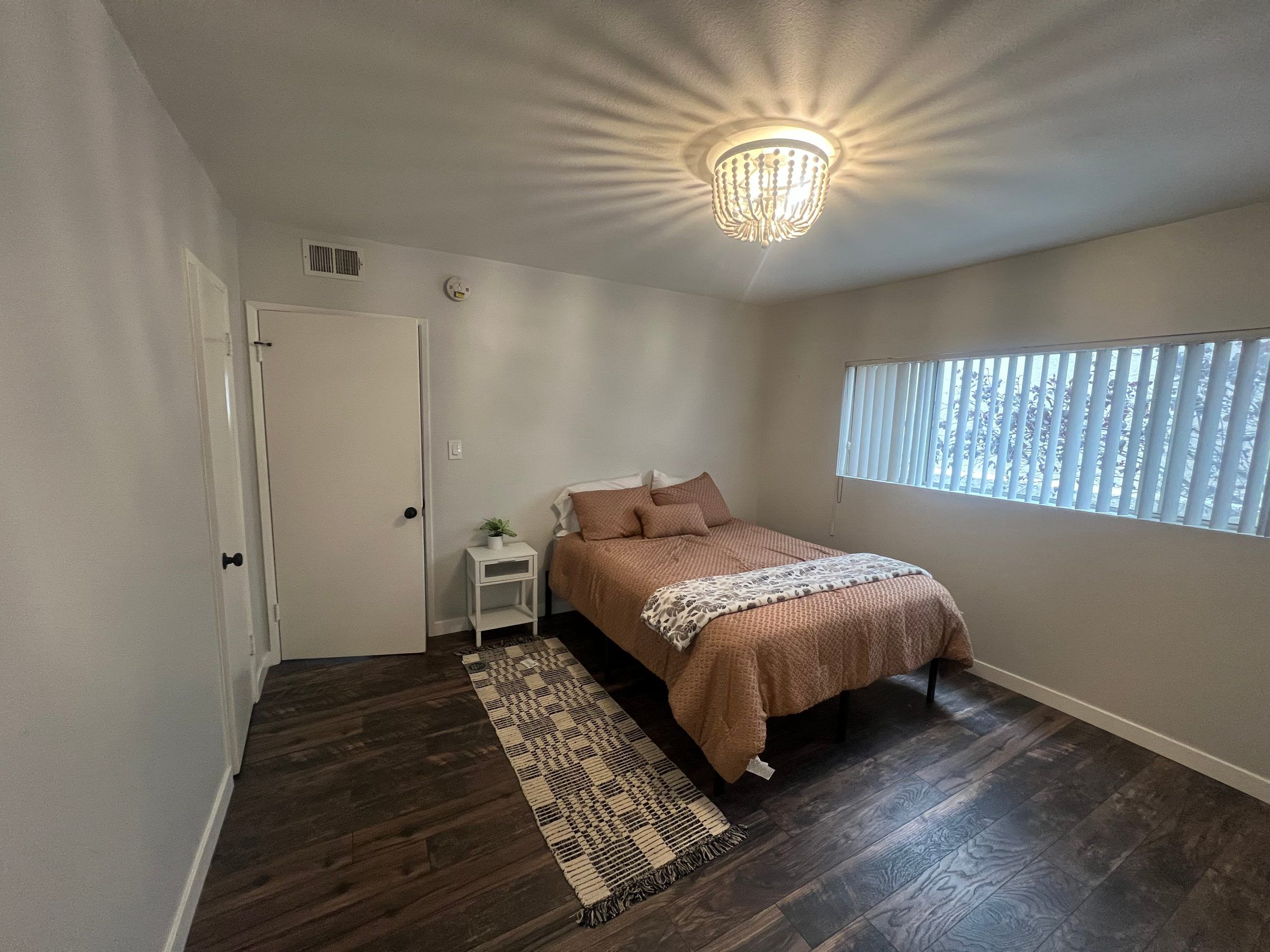Furnished Private Room in Sherman Oaks Condo