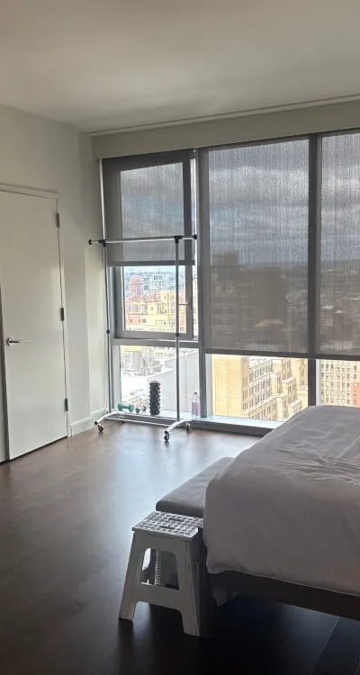 Sunlit high floor studio with city views