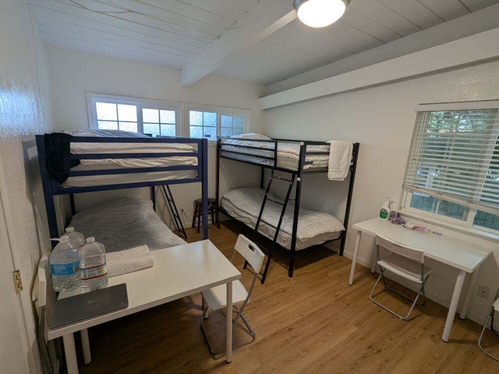 Shared room for 4 men (one place)