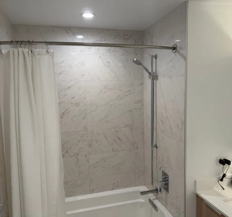 Modern Room in Old Town - Incentive!