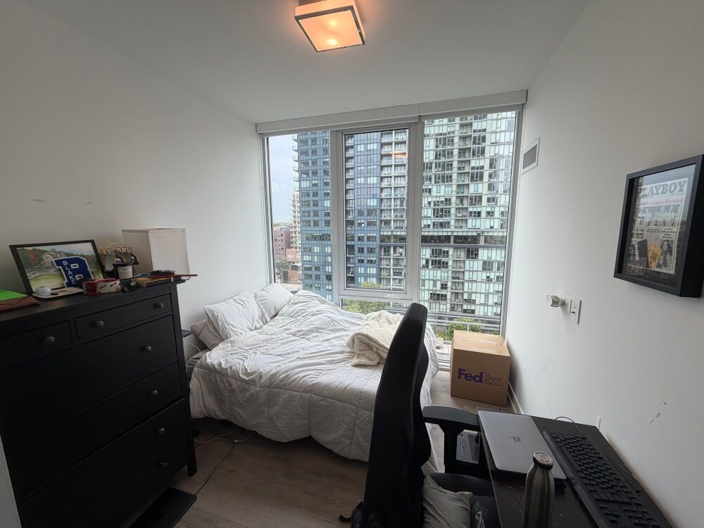 Modern Room in Old Town - Incentive!