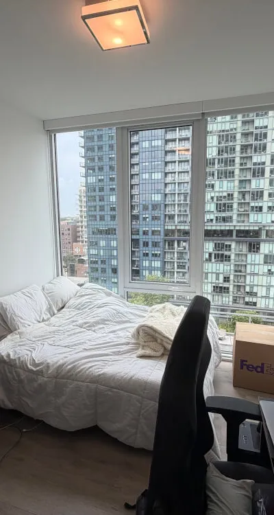 Modern Room in Old Town - Incentive!