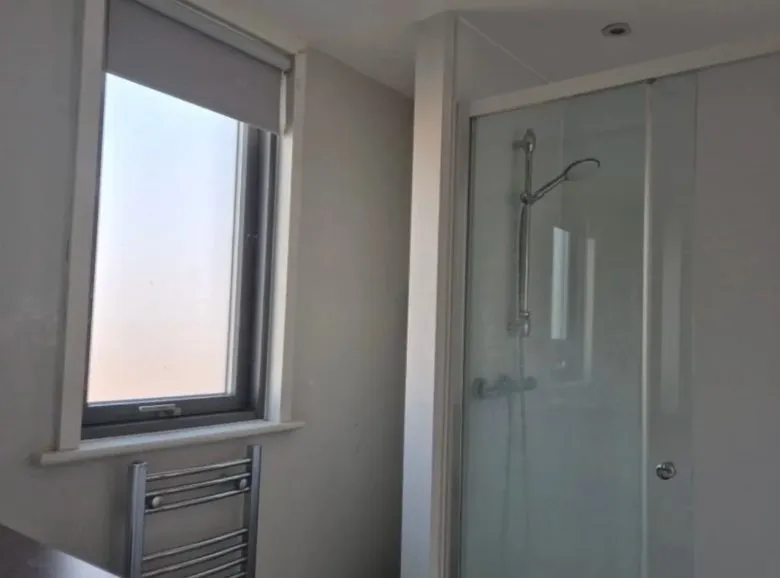 Furnished South-Facing Room Steps from Queen Mary University of London