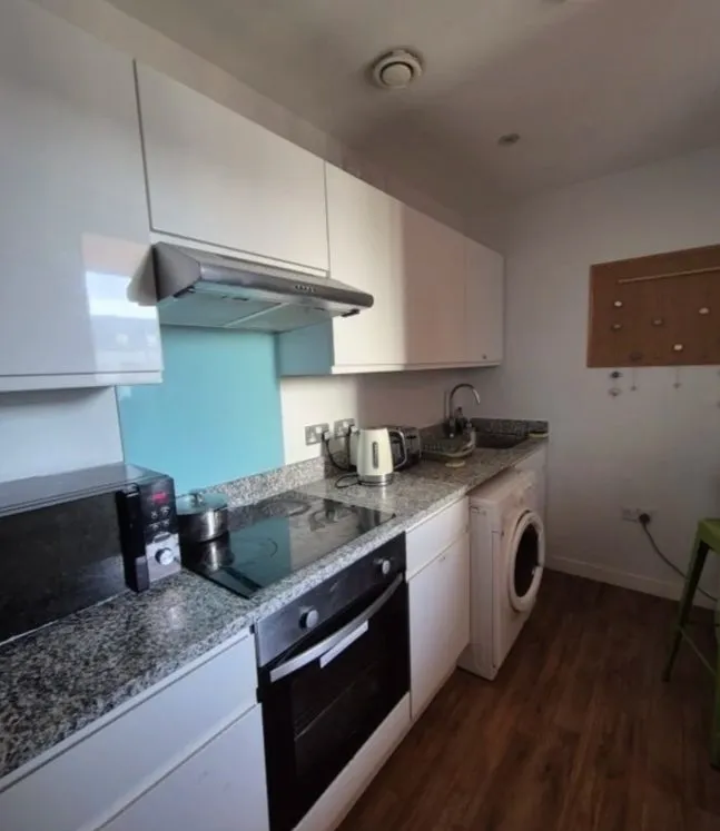 Furnished South-Facing Room Steps from Queen Mary University of London