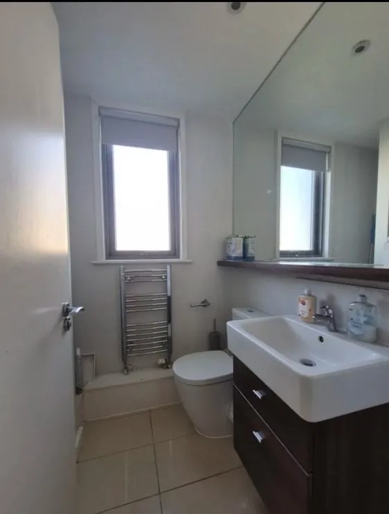 Furnished South-Facing Room Steps from Queen Mary University of London