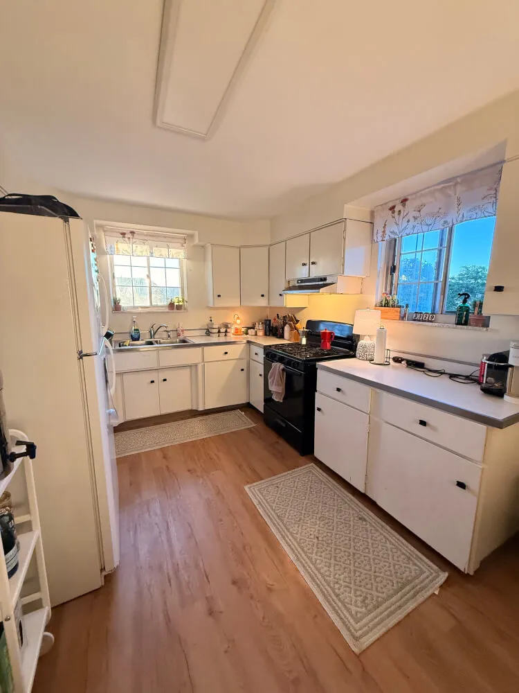 Spacious Sublet Available in South Oakland - Bedroom 1