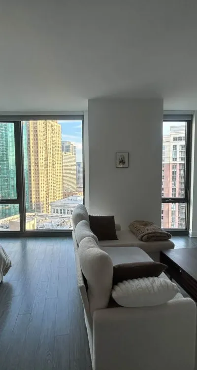 Spacious 18th Floor Studio in South Loop