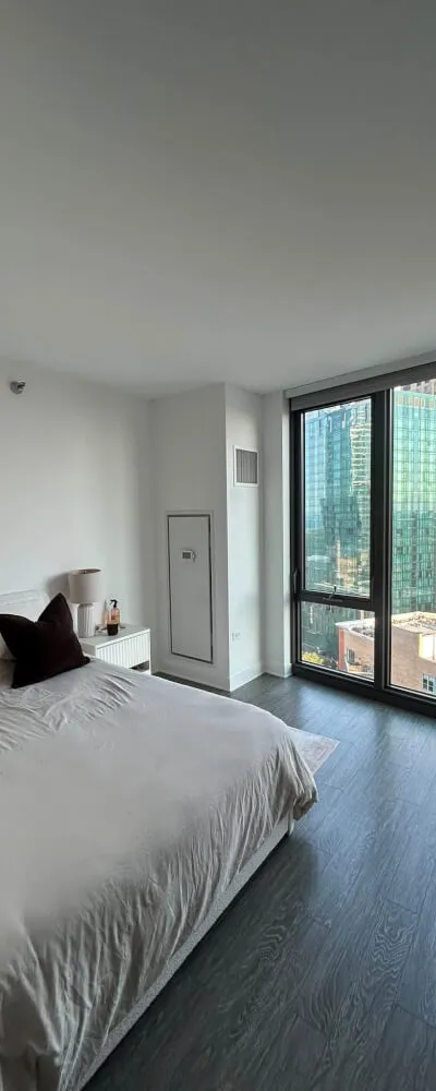 Spacious 18th Floor Studio in South Loop