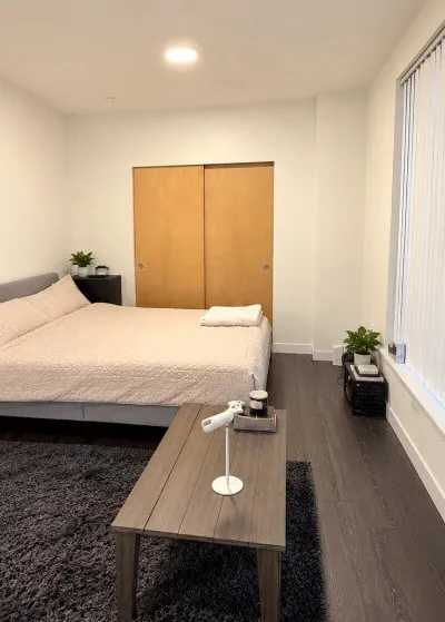 UW Area Large Studio | 400+ Sq Ft | Fully Furnished & All Utilities Included