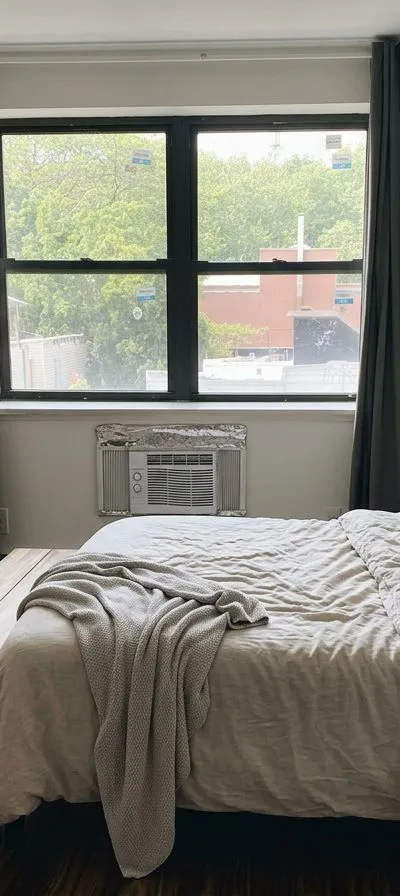 Room w/ bath in 2BR/2BA. 4min walk > Woodside (7)