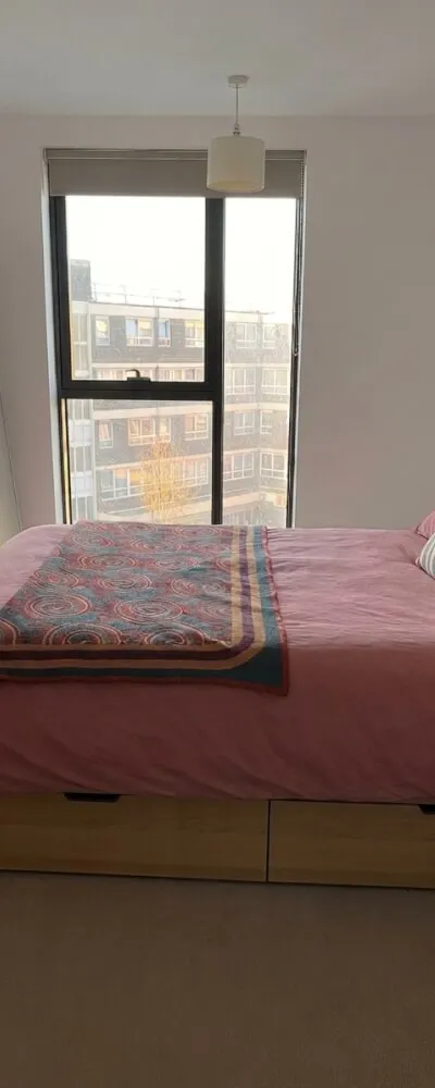 Bright ensuite bedroom by the canal
