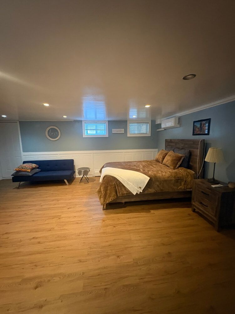Oversized Room with Sitting Area In South Brooklyn