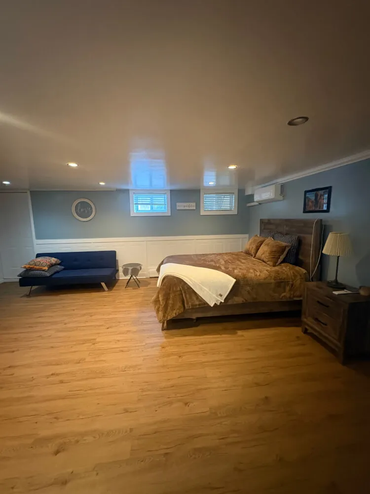 Oversized Room with Sitting Area In South Brooklyn