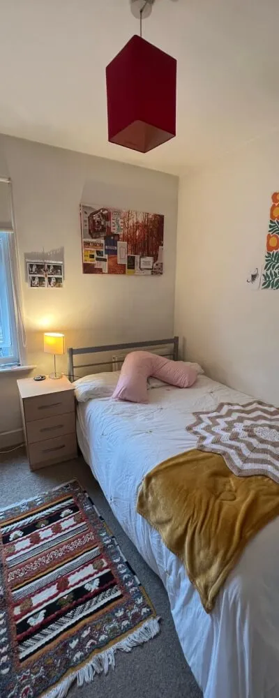 Social and cozy house in E15 - Bedroom 1