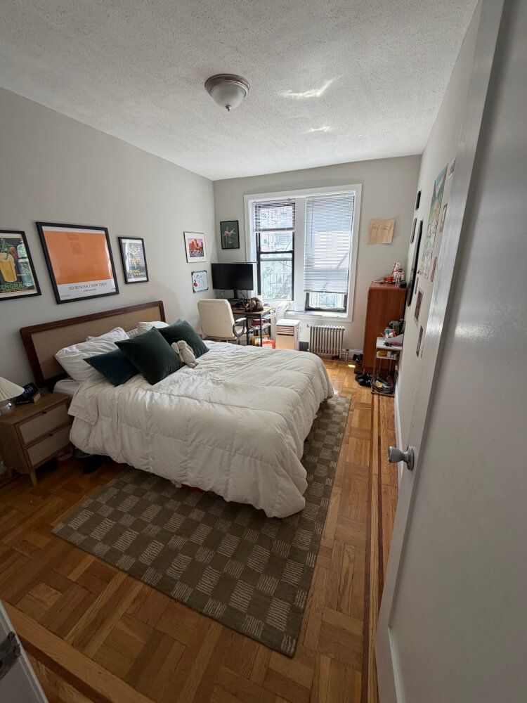 Spacious Private Bedroom in Hell's Kitchen Apartment
