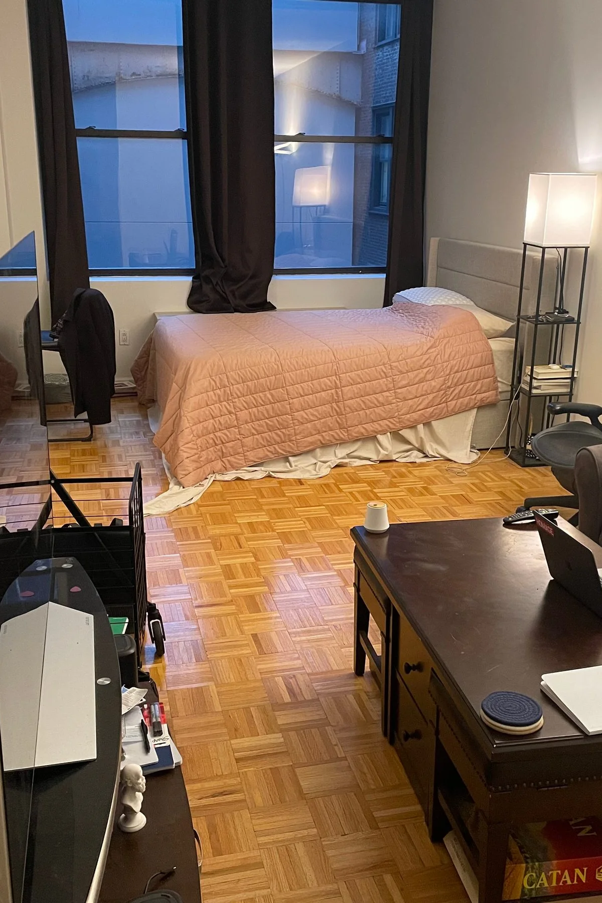 Large studio in upper FiDi (near Tribeca)