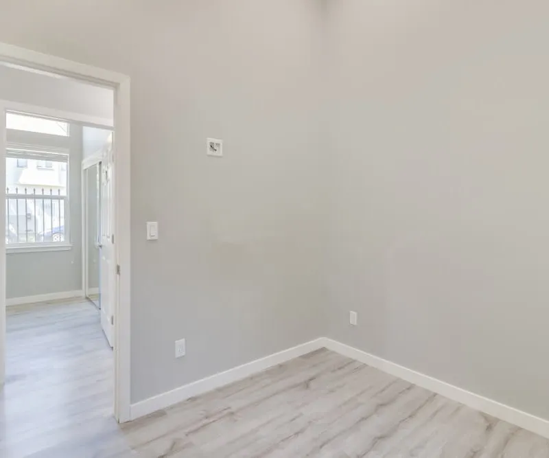 North Oakland Room Available – Move In Today!