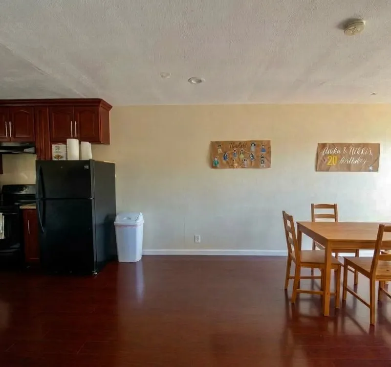 Spring ‘27 Sublease: Shared Double, Southside – + Utilities, Female-identifying