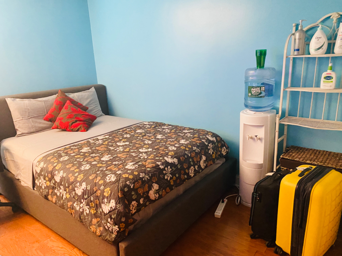 Cozy neat Queen size bedroom