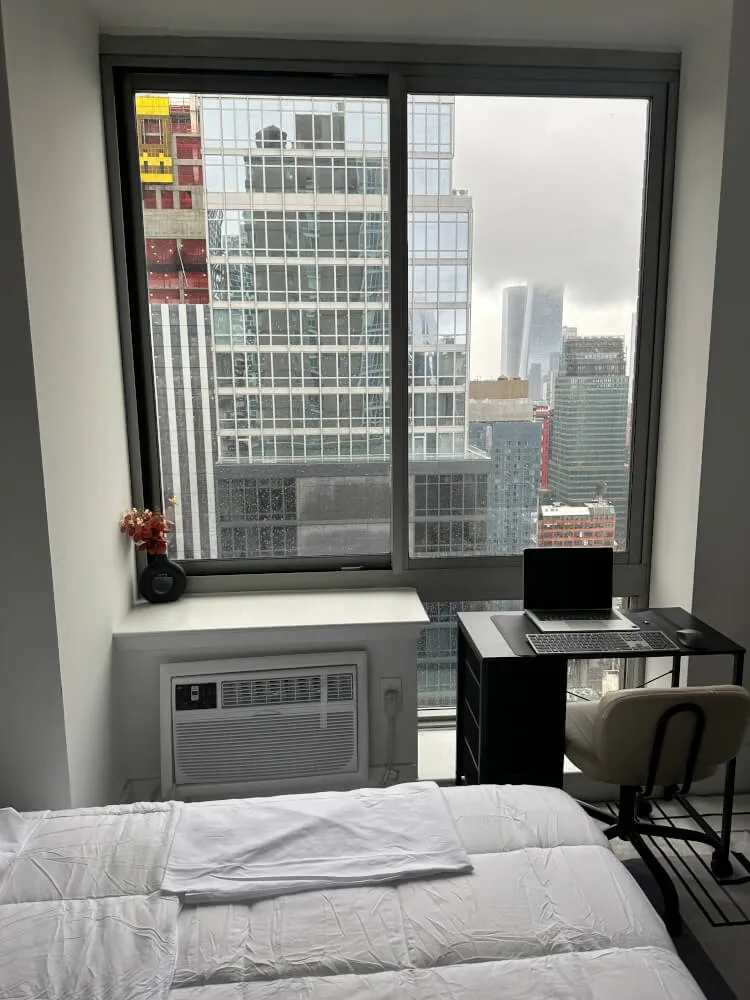 Cozy Bedroom in the HEART of Manhattan