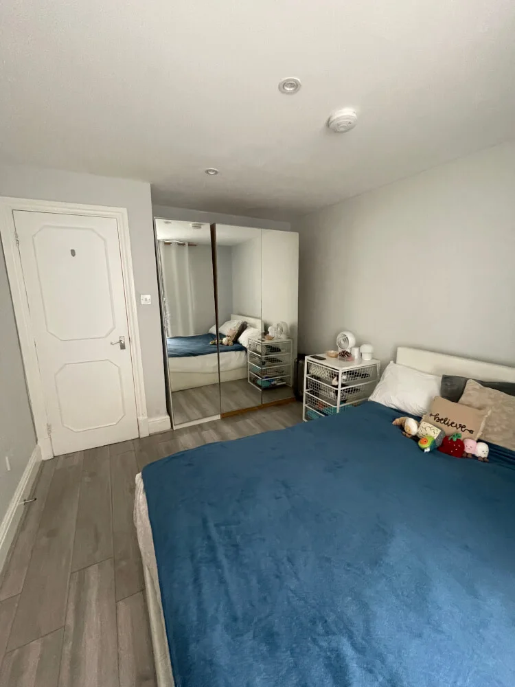 Large Room Available in Notting Hill
