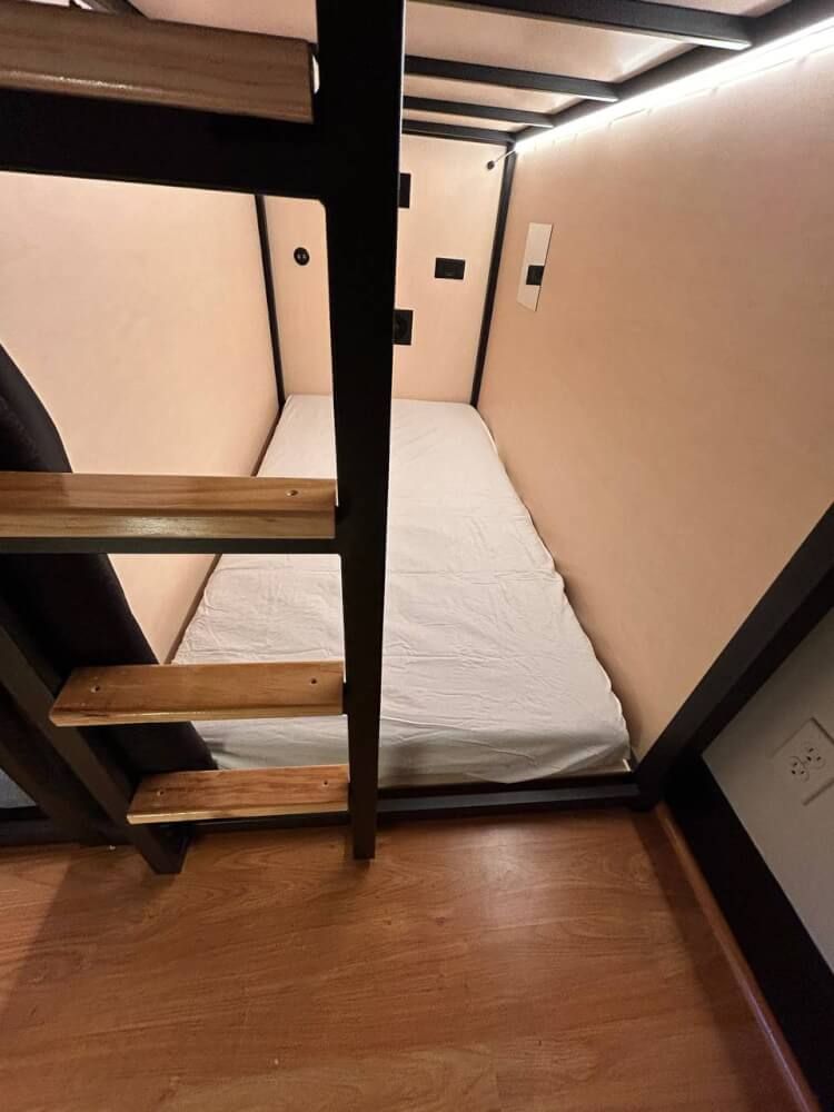 Shared room for 6 men (one place)