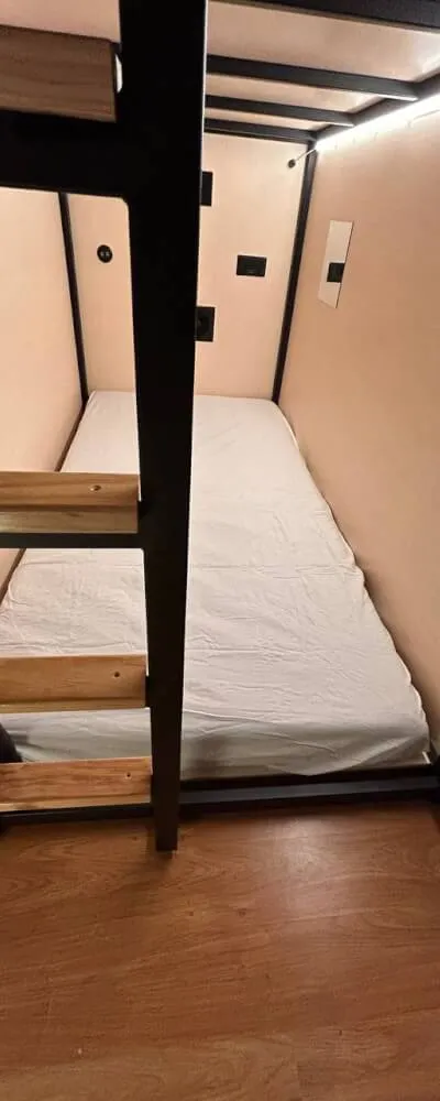 Shared room for 6 men (one place)