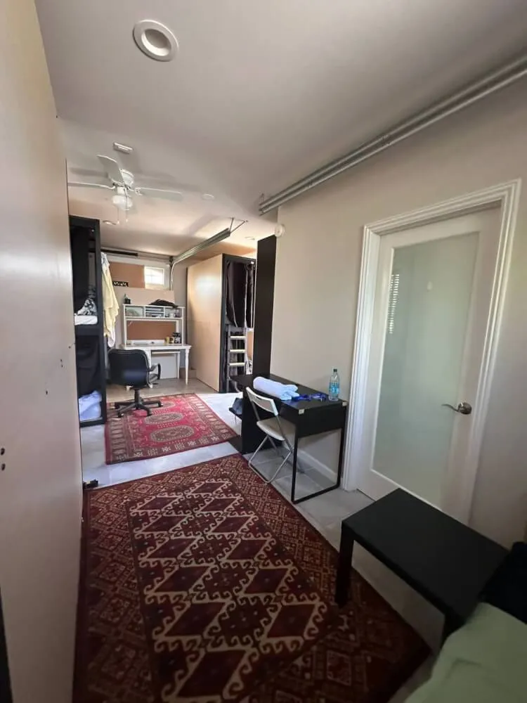 Shared room for 6 men (one place)