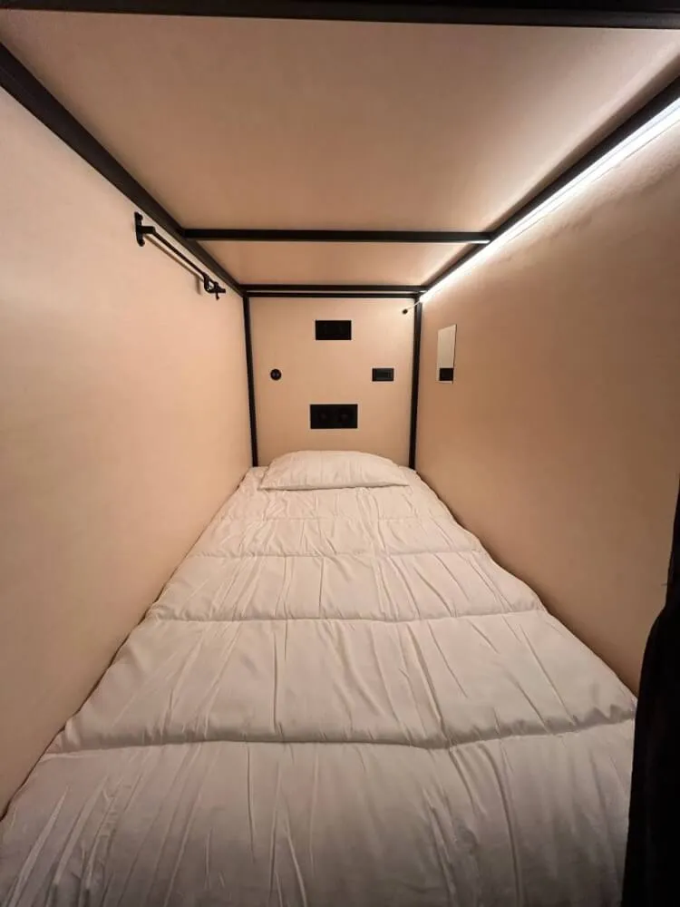 Shared room for 6 men (one place)