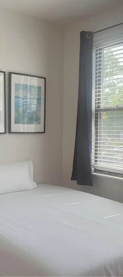 Private room in the heart of queens!