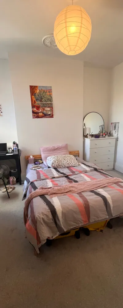 Private Room near Turnpike Lane Station