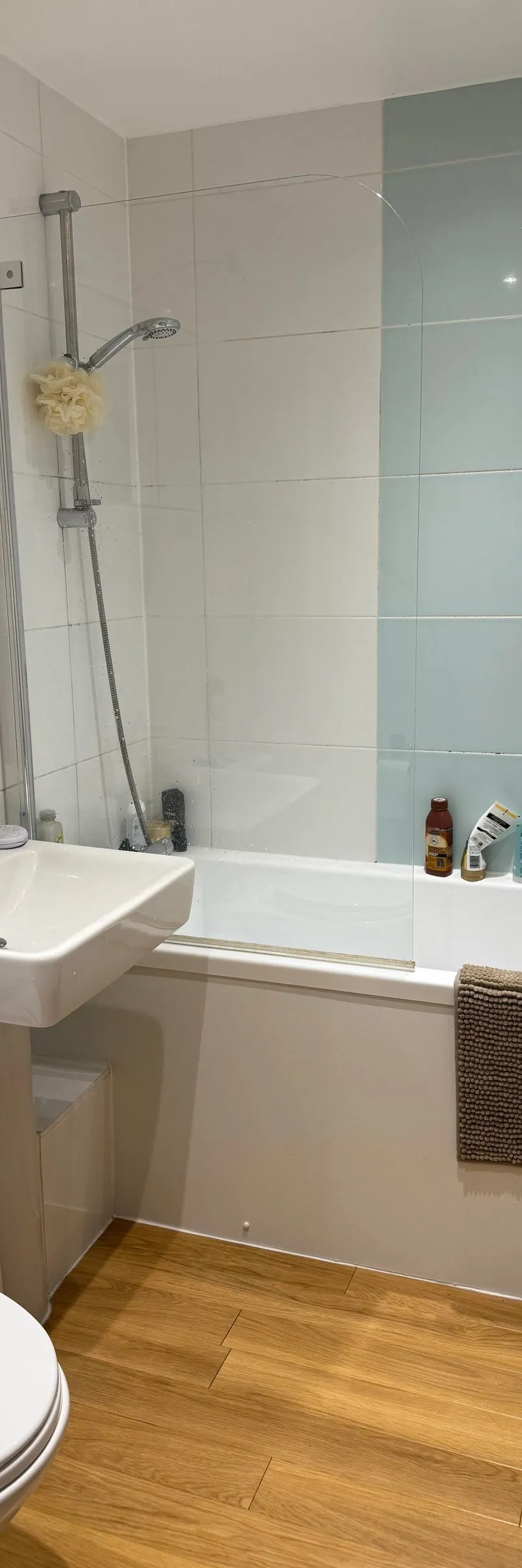 Clean Private Double Bedroom in Epsom Near the Train Station