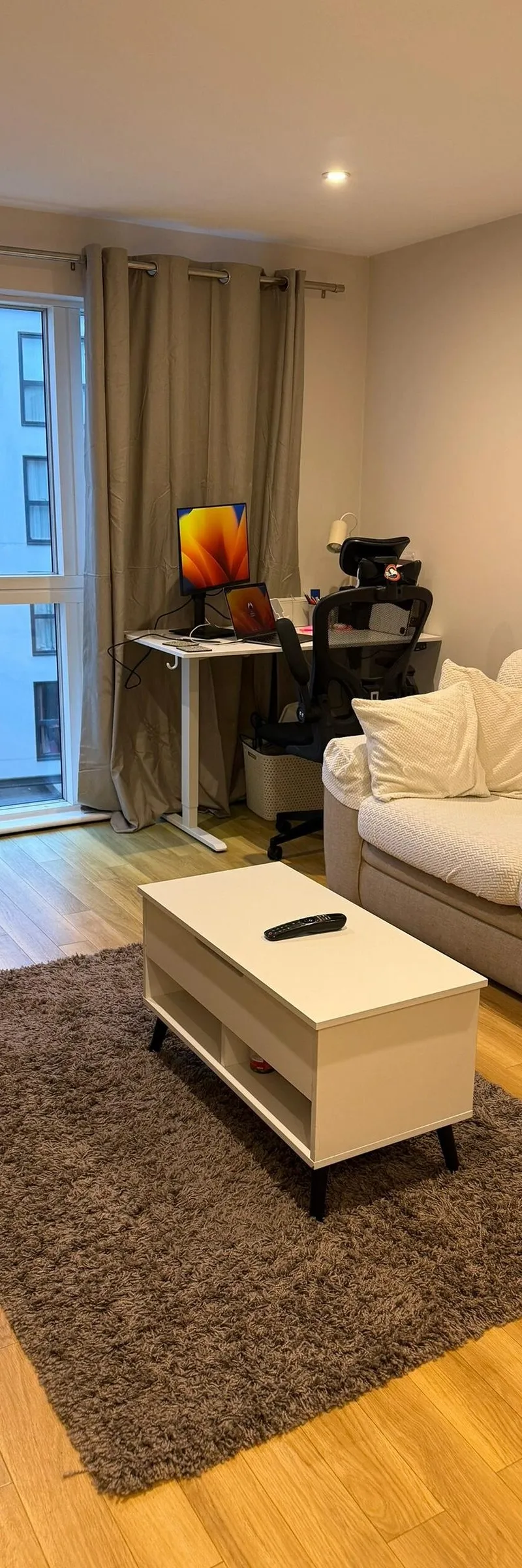 Clean Private Double Bedroom in Epsom Near the Train Station