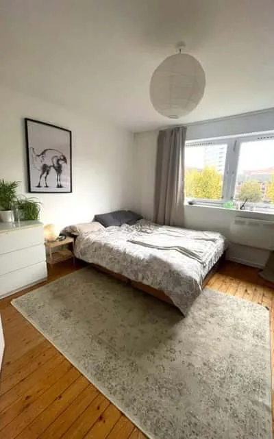 Short term let, private room in Bow