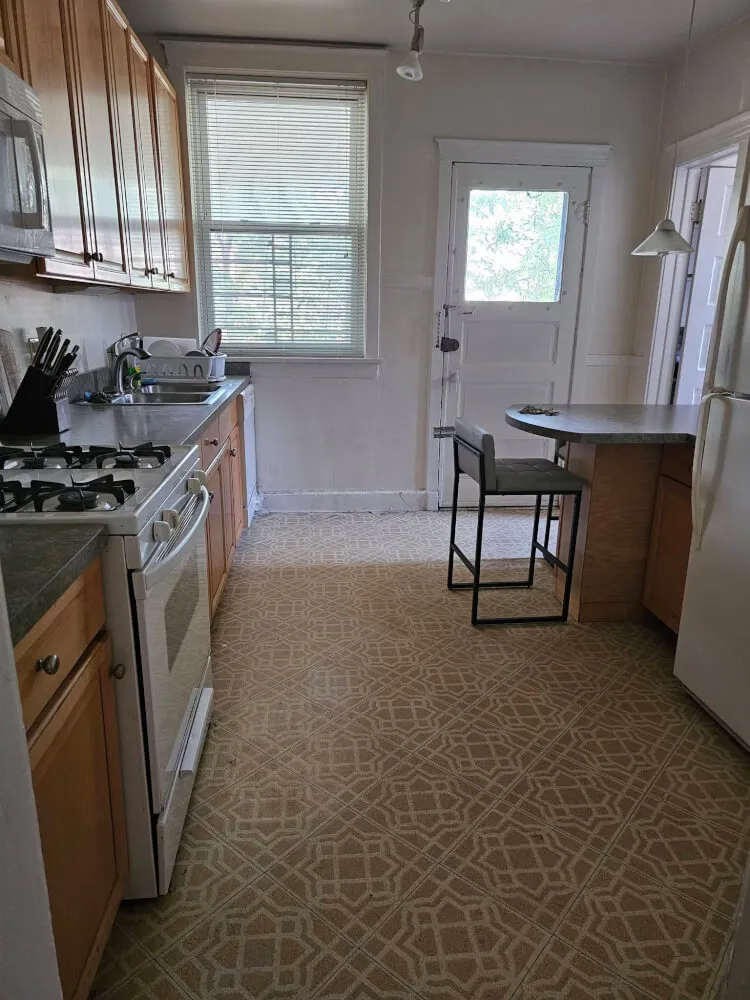 Looking for roommate to share 3bedroom 1.5 bathroom Apartment