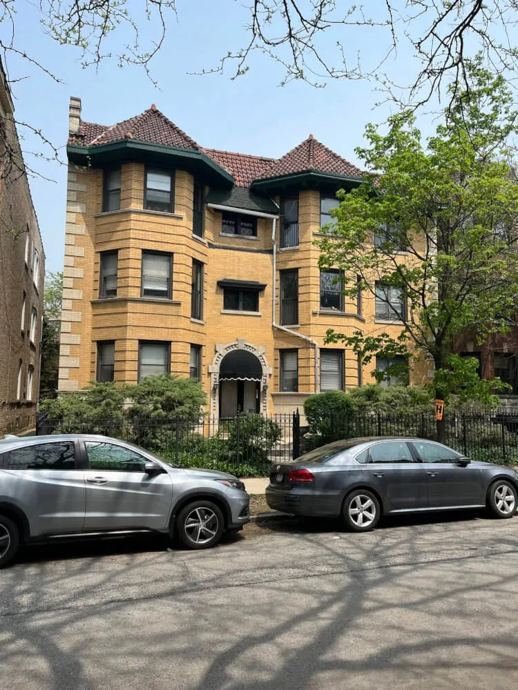 Looking for roommate to share 3bedroom 1.5 bathroom Apartment